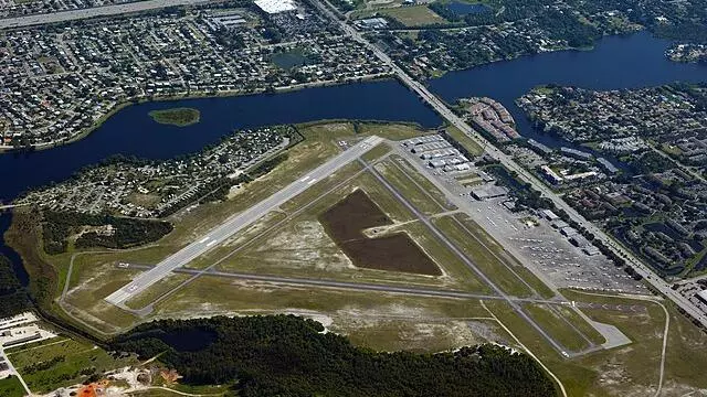 palm beach county park lantana airport
